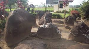 Inilah Situs Batuan Sejarah di Lereng Gunung Lawu