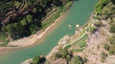 Wisata Sungai Oyo menjelajahi keindahan dan misteri.