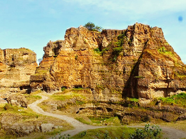 Brown Canyon menjadi pilihan wisata yang menyuguhkan pemandagan wisata luar negeri versi lokal.