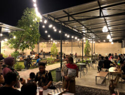 Mencicipi Menu di Locomotive Resto & Cafe Sragen dengan Konsep yang Unik