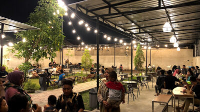 Mencicipi Menu di Locomotive Resto & Cafe Sragen dengan Konsep yang Unik