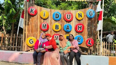 Pasar Kidung Mbah Gombel merupakan tempat wisata kuliner yang mempunyai nuasa tradisional dan budaya.