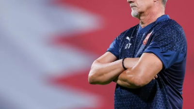 Pelatih Timnas Bahrain Dragan Talajic saat menyaksikan pertandingan