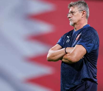 Pelatih Timnas Bahrain Dragan Talajic saat menyaksikan pertandingan