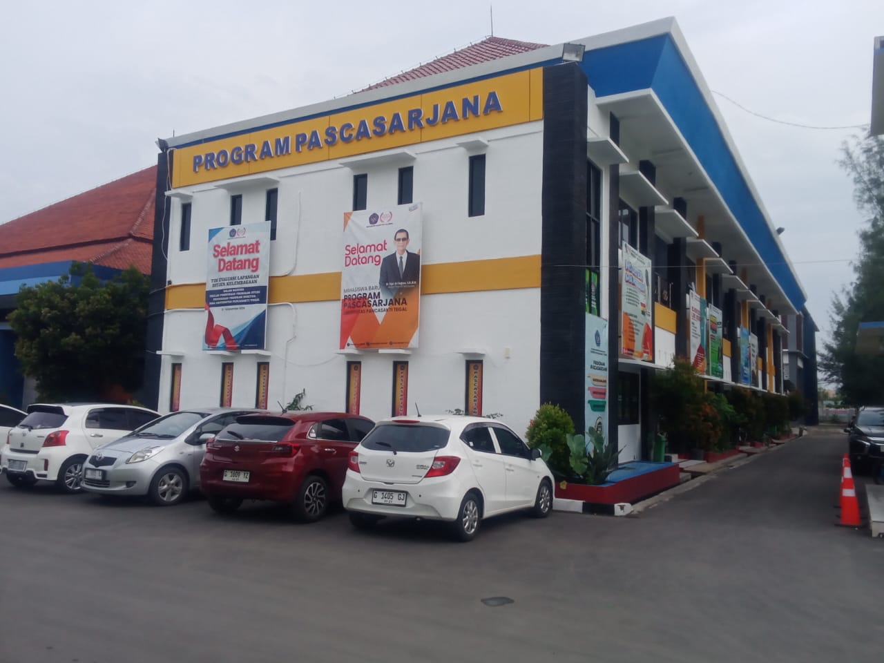 Gedung program Pascasarjana UPS Tegal berdiri megah
