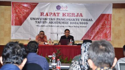 Rektor UPS Dr Taufiqulloh Mhum bersama Ketua YPP Dr Imawan Sugiharto SH MH dalam kegiatan Rapat kerja belum la