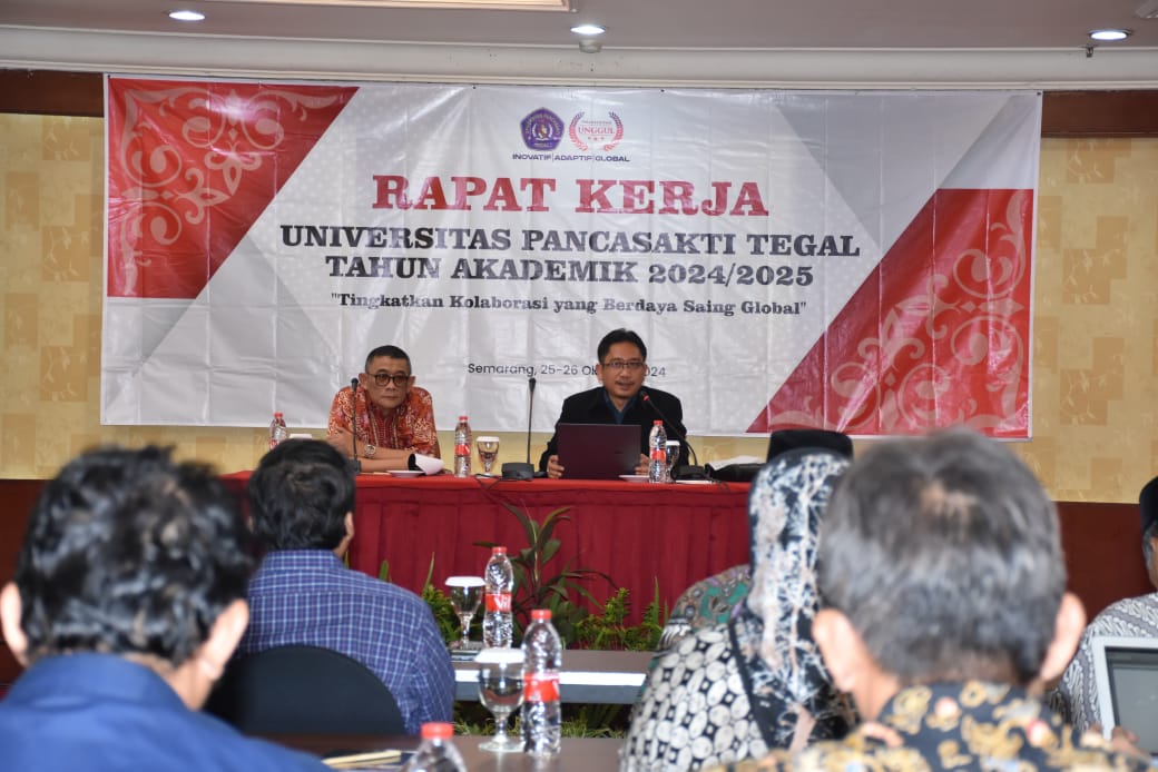 Rektor UPS Dr Taufiqulloh Mhum bersama Ketua YPP Dr Imawan Sugiharto SH MH dalam kegiatan Rapat kerja belum la