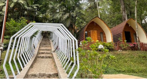 Destinasi glamping ada Tawang mangu wonder park
