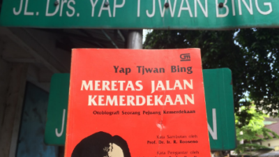 Menyusuri Jalan Pikiran Drs. Yap Tjwan Bing