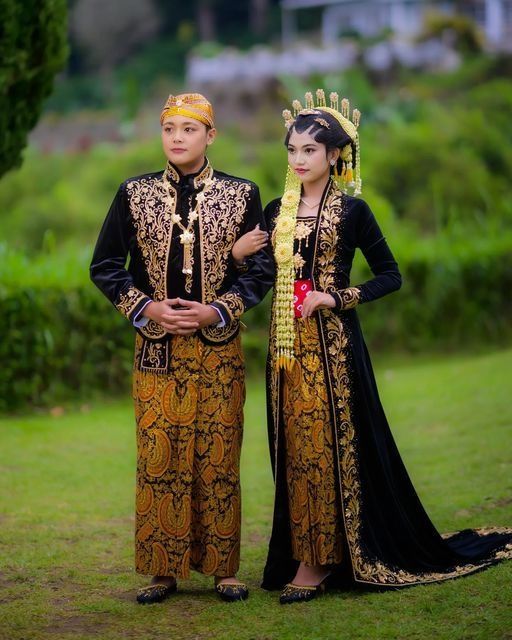 Baju Adat Solo Beserta dengan Aksesoris Pelengkapnya