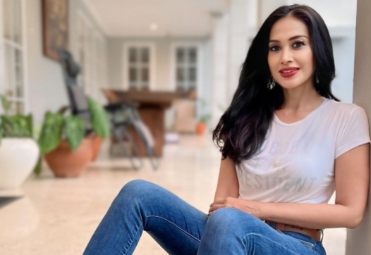 Diah Permatasari adalah aktris asal Solo yang terkenal lewat perannya dalam film horor