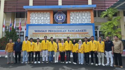 Dr Taufiqulloh MHum, Rektor UPS Tegal nomor dua dari kanan bersama persrta magang ke Jepang