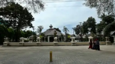 Dukungan dari Arab Saudi Jalan Slamet Riadi Solo jadi lokasi buka bersama