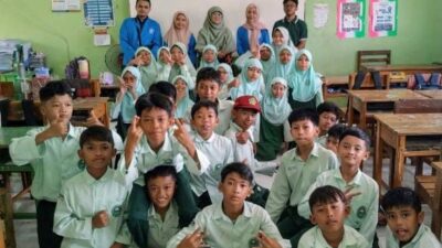 Mahasiswa Universitas BSI Tegal Laksanakan Proyek Pendidikan Kewarganegaraan di MI Luqman Al-Hakim