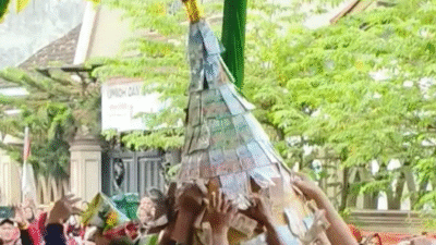 Kemeriahan Kirab Grebeg Pakujoyo di Sukoharjo