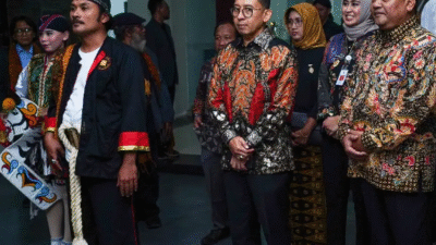 Fadli Zon Menerima Penghargaan dari UNS Solo