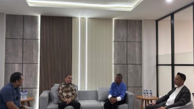 Sufmi Dasco dan Raffi Ahmad mengunjungi kantor Disway