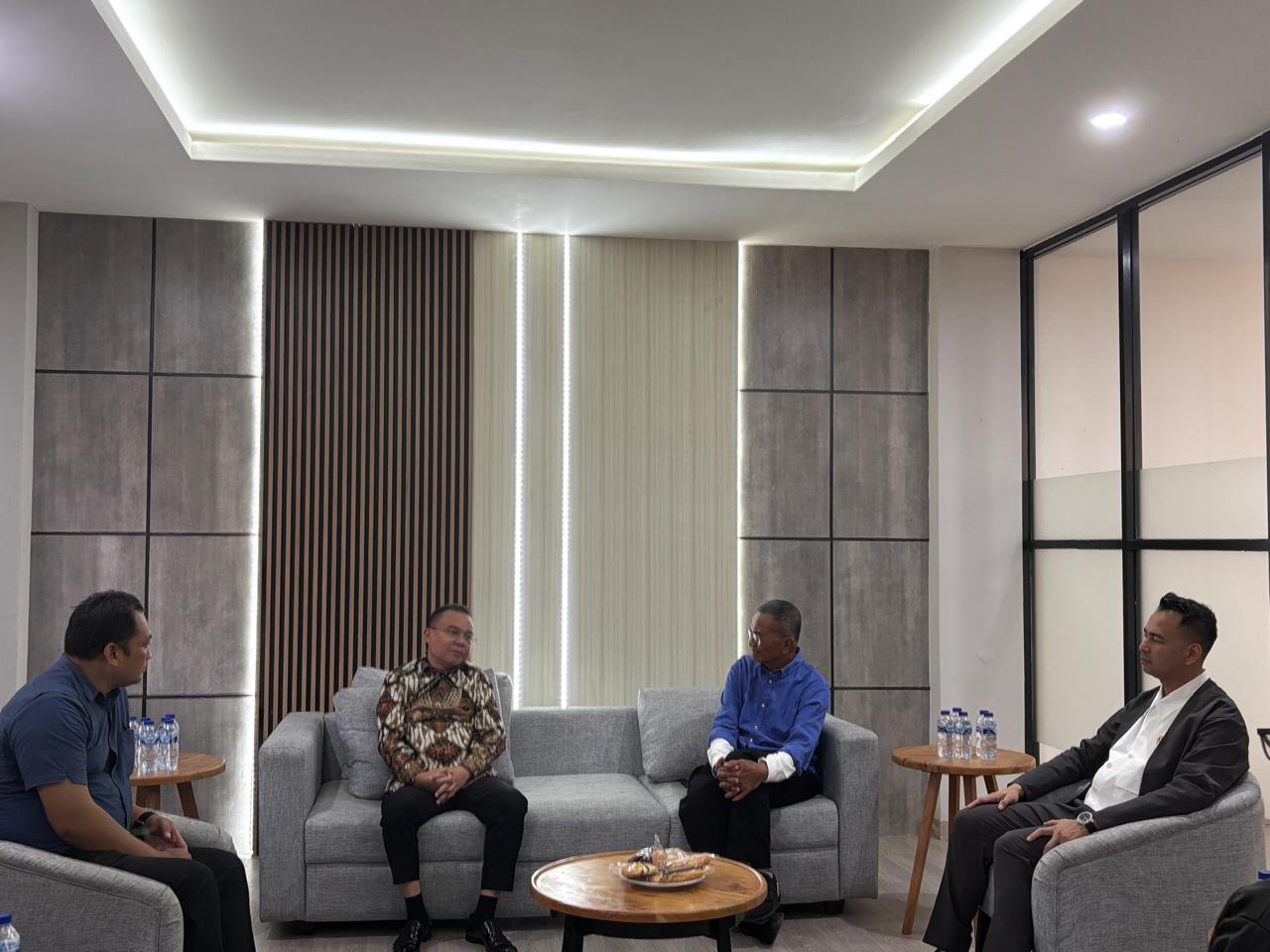 Sufmi Dasco dan Raffi Ahmad mengunjungi kantor Disway