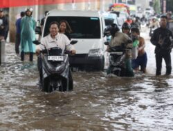 Jakarta Kembali Banjir : Lalu Lintas Macet, Warga Terjebak