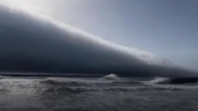Viral! Awan Tsunami Raksasa di Portugal