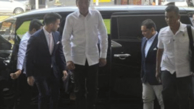 Jokowi Memberikan Ijazah Asli Saat Menjalani Pemeriksaan Oleh Penyidik di Polresta Solo