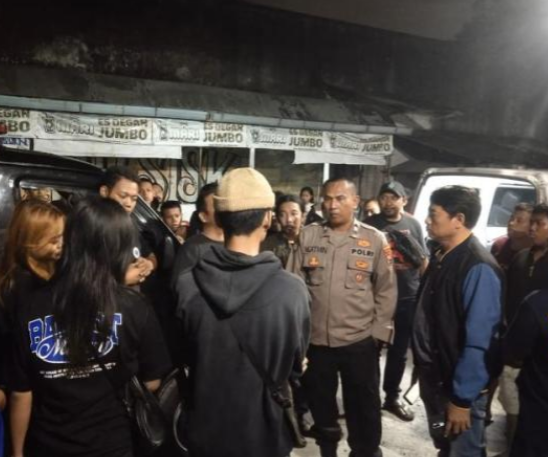 Pertarungan di Angkringan Solo