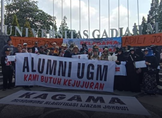 Alumni UGM yang Menjadi Relawan