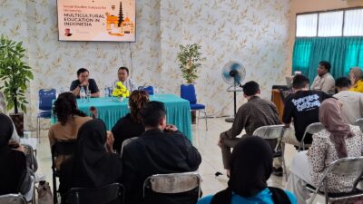 Tim Dosen PPKn UPS menjadi Pembicara