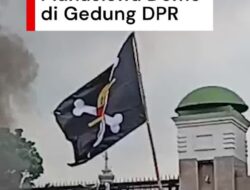 Setelah Buruh Bubarkan Diri, Mahasiswa Ambil Alih Aksi di Depan DPR