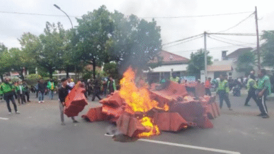 Aksi Ojol Solo di Markas Brimob Batalyon C