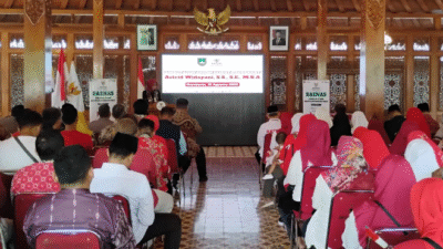 Wakil Wali Kota Solo Memberikan Bantuan Umrah Gratis dari Baznas Kepada Driver Ojol dan Marbot