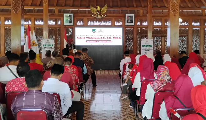 Wakil Wali Kota Solo memberikan Bantuan Umrah Gratis