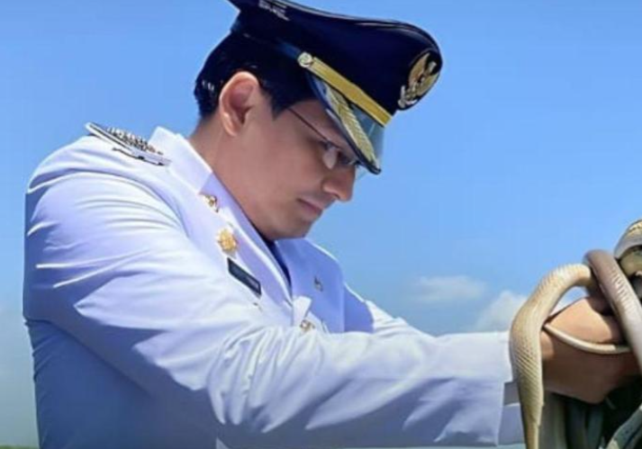 Bupati Indramayu Lucky Hakim Viral