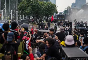 Pascol menjadi terkenal setelah mengikuti demonstrasi