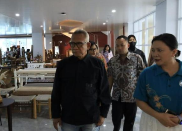 Puspo Wardoyo Memberikan 100 Gerobak Usaha