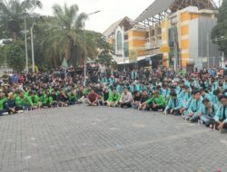 Mahasiswa Solo Raya Gelar Salat Ghaib & Tabur Bunga untuk Affan Kurniawan