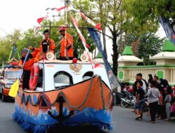 Replika Sate Raksasa Bikin Heboh di Karnaval Kendaraan Hias Tegal
