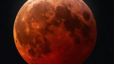 Gerhana Bulan Total terjadi