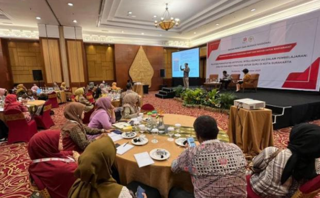 Pengajar di Solo Diberikan AI