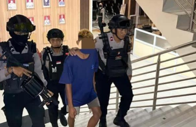 Polisi Menangkap Pemuda Karanganyar