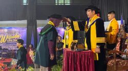 876 Wisudawan UPS Resmi Dikukuhkan,