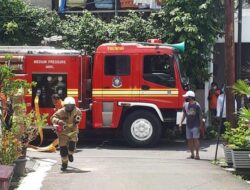 Tim Damkar Klaten Selamatkan Balita 21 Bulan Terkunci di Mobil