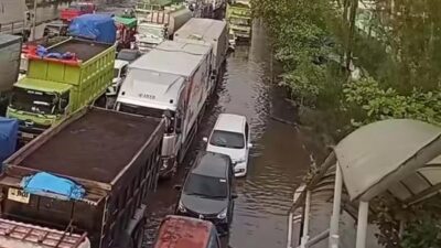 Kemacetan Parah di Jalur Pantura Semarang–Demak Akibat Banjir