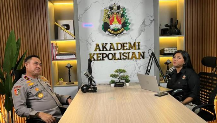Akpol Kenalkan Educast