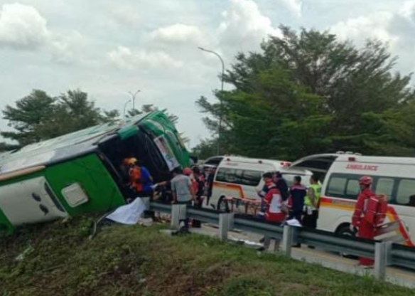 Tiga Orang Tewas, Bus Rombongan