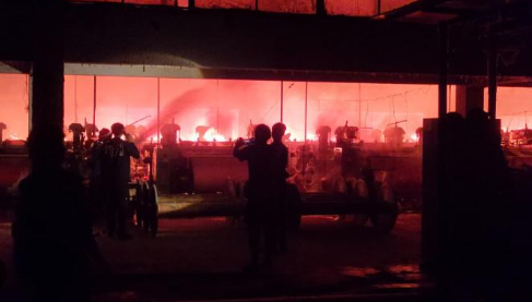 Kebakaran Hebat Melalap Pabrik