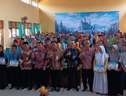 Pemkab Tegal Salurkan Beasiswa untuk Siswa/i SMP Miskin dan Berprestasi