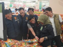 Aparat Polres Tegal dan Badan Pangan Nasional Sidak Harga Pangan