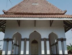 Keberadaan Ribuan Kelelawar di Makam Ronggowarsito Klaten