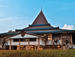 Universitas Sebelas Maret Akan Cabut Beasiswa KIP-K Akibat Dugaan “Party” Malam Mahasiswi